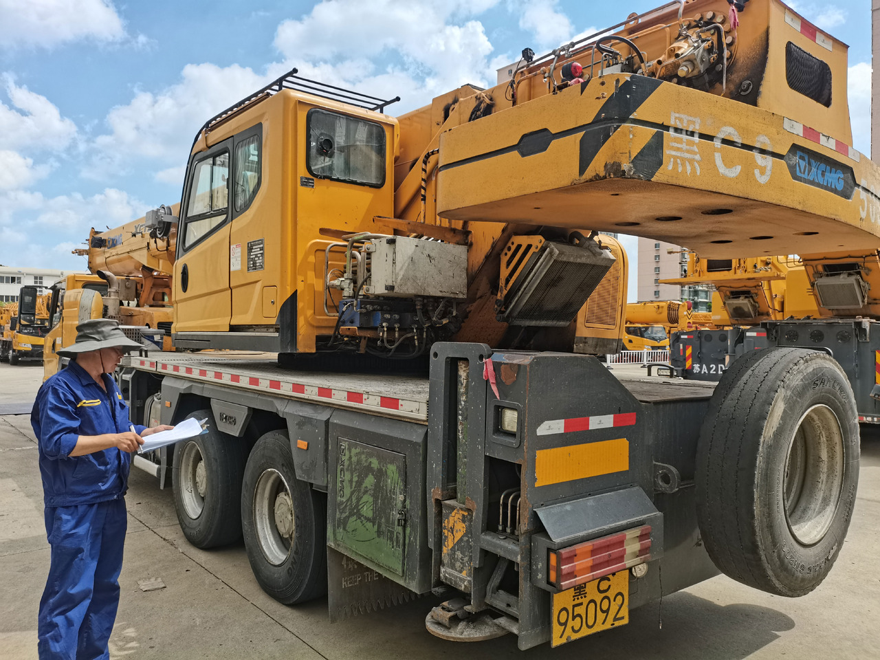 XCMG Manufacturer Second Hand Truck Crane 25 Tons XCT25L5 Mini Mobile Crane With Best Sale - Мобильный кран: фото 3 XCMG Manufacturer Second Hand Truck Crane 25 Tons XCT25L5 Mini Mobile Crane With Best Sale - Мобильный кран: фото 3
