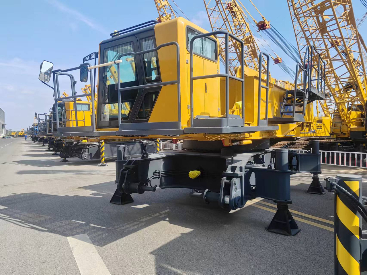 XCMG Official Used Mobile Crawler Crane XGC130-I 130 Ton Hydraulic Diesel Crane Hot Sale - Гусеничный кран: фото 2 XCMG Official Used Mobile Crawler Crane XGC130-I 130 Ton Hydraulic Diesel Crane Hot Sale - Гусеничный кран: фото 2
