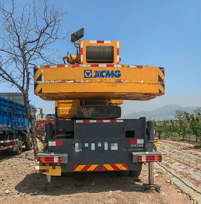 XCMG QY50KC hot sale used 50ton hydraulic crane truck price - Мобильный кран: фото 4 XCMG QY50KC hot sale used 50ton hydraulic crane truck price - Мобильный кран: фото 4