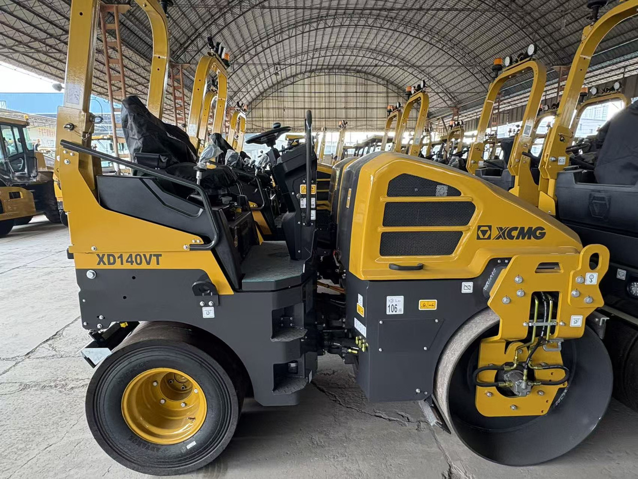 Каток тротуарный XCMG XD140VT 4ton small Light Diesel Vibratory Road Roller: фото 12 Каток тротуарный XCMG XD140VT 4ton small Light Diesel Vibratory Road Roller: фото 12