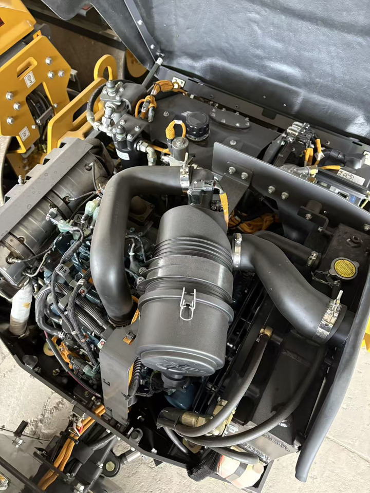 Каток тротуарный XCMG XD140VT 4ton small Light Diesel Vibratory Road Roller: фото 8 Каток тротуарный XCMG XD140VT 4ton small Light Diesel Vibratory Road Roller: фото 8