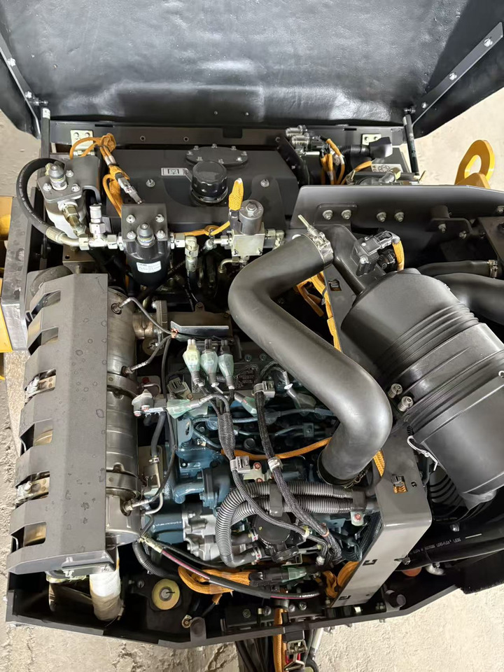 Каток тротуарный XCMG XD140VT 4ton small Light Diesel Vibratory Road Roller: фото 9 Каток тротуарный XCMG XD140VT 4ton small Light Diesel Vibratory Road Roller: фото 9