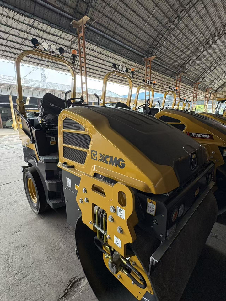 XCMG XD140VT 4ton small Light Diesel Vibratory Road Roller - Каток тротуарный: фото 3 XCMG XD140VT 4ton small Light Diesel Vibratory Road Roller - Каток тротуарный: фото 3