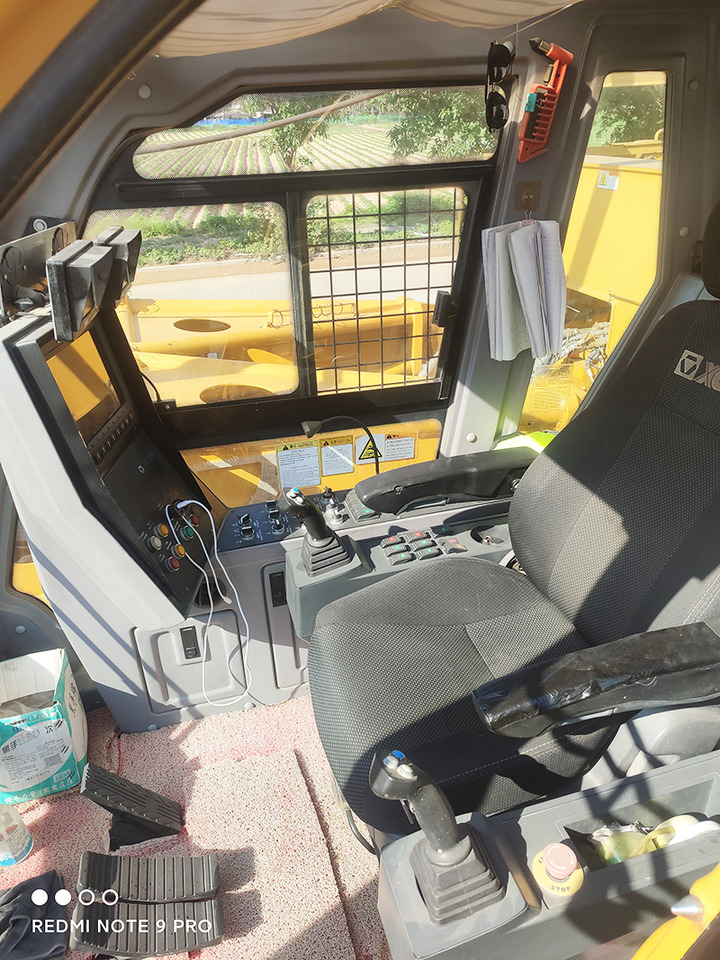 XCMG XGC200 200 tons hydraulic boom used crawler crane 2019 with good condition - Гусеничный кран: фото 4 XCMG XGC200 200 tons hydraulic boom used crawler crane 2019 with good condition - Гусеничный кран: фото 4