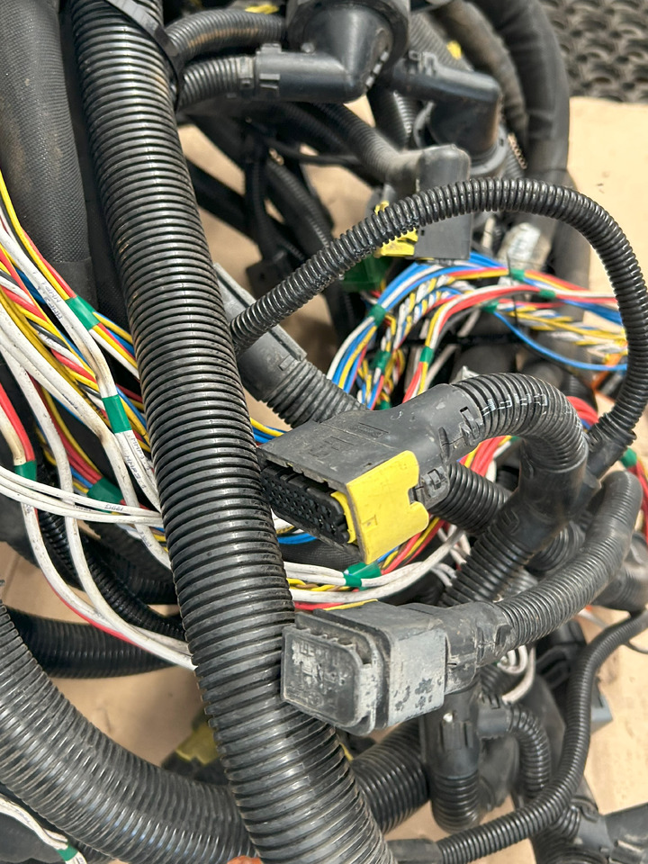 DAF XF 106 CHASSIS MAIN ELECTRICAL HARNESS - Кабели/ Провода: фото 4 DAF XF 106 CHASSIS MAIN ELECTRICAL HARNESS - Кабели/ Провода: фото 4