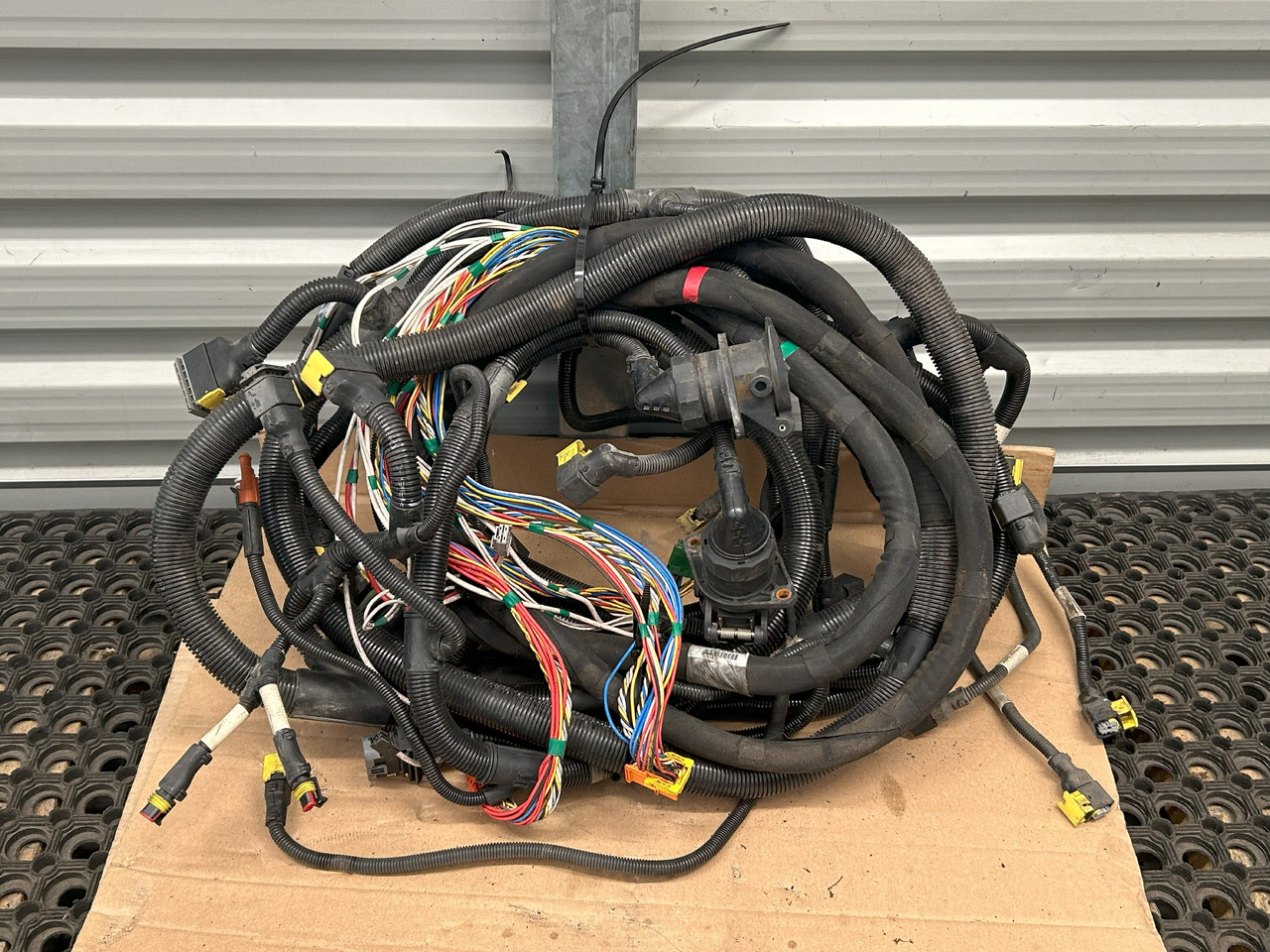 DAF XF 106 CHASSIS MAIN ELECTRICAL HARNESS - Кабели/ Провода: фото 1 DAF XF 106 CHASSIS MAIN ELECTRICAL HARNESS - Кабели/ Провода: фото 1