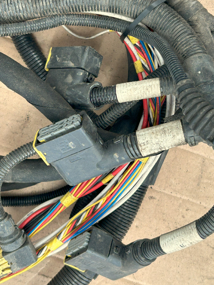 DAF XF 106 TRAILER SOCKET ELECTRICAL HARNESS - Кабели/ Провода: фото 2 DAF XF 106 TRAILER SOCKET ELECTRICAL HARNESS - Кабели/ Провода: фото 2