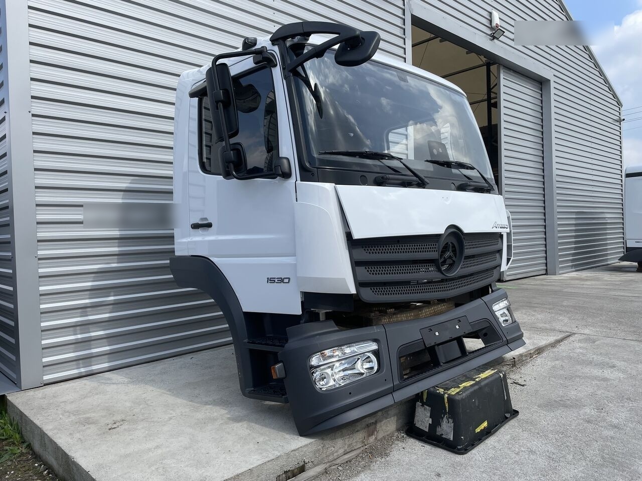 FRONT BUMPER COMPLETE EXTRA COST 700EU Mercedes-Benz ATEGO Euro 6 Mercedes-Benz 1523 L, 1524 L, 1527 L, 1530 - Кабина для Грузовиков: фото 2 FRONT BUMPER COMPLETE EXTRA COST 700EU Mercedes-Benz ATEGO Euro 6 Mercedes-Benz 1523 L, 1524 L, 1527 L, 1530 - Кабина для Грузовиков: фото 2