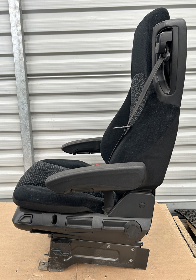 Grammer Grammer DRIVER'S SEAT MERCEDES ACTROS MP4 - Сиденье для Грузовиков: фото 3 Grammer Grammer DRIVER'S SEAT MERCEDES ACTROS MP4 - Сиденье для Грузовиков: фото 3