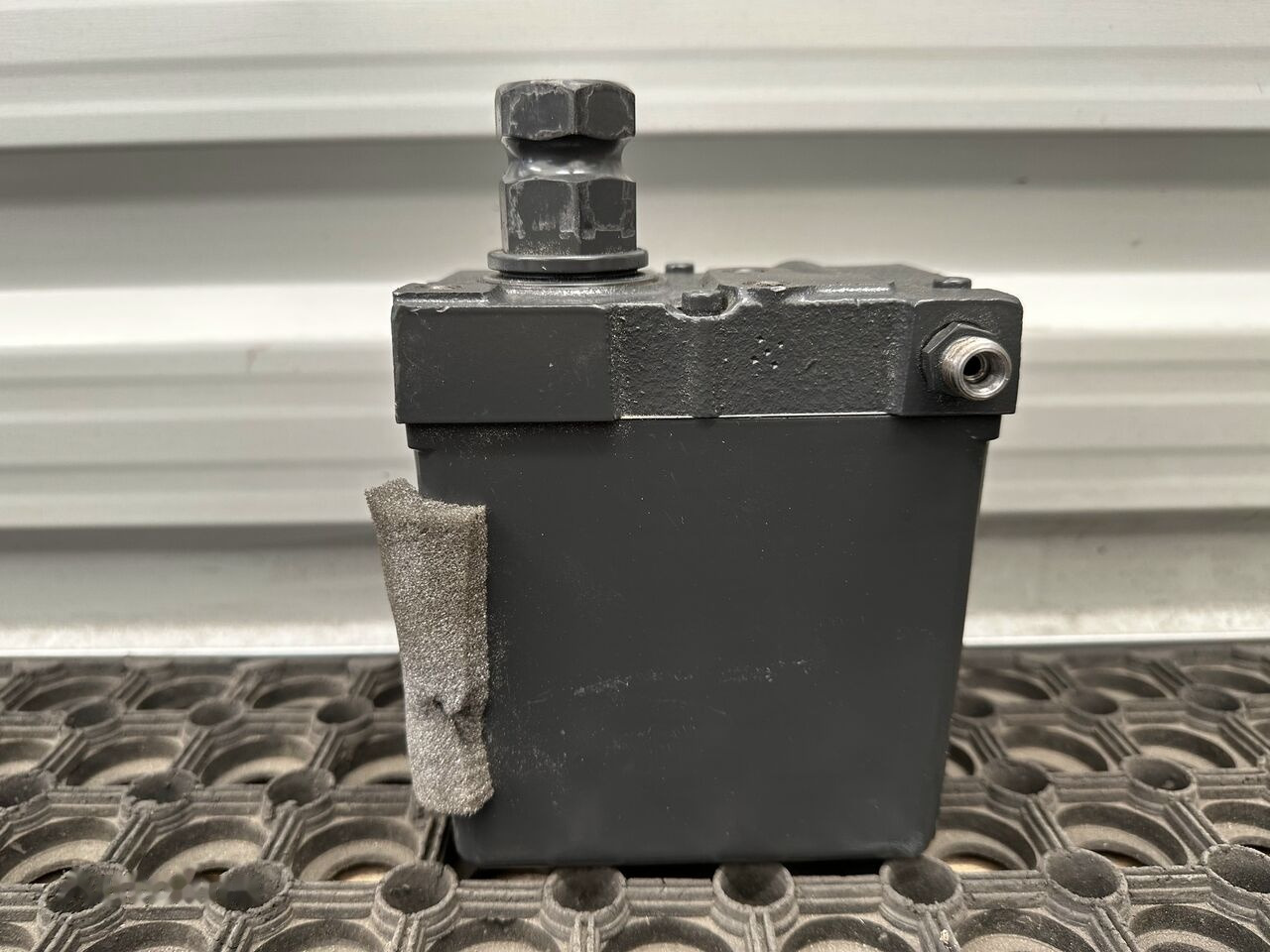 POMPKA PODNOSZENIA KABINY A9605530001 ACTROS MP4 Mercedes-Benz ACTROS MP4 A9605530001 truck - Гидравлический насос для Грузовиков: фото 1 POMPKA PODNOSZENIA KABINY A9605530001 ACTROS MP4 Mercedes-Benz ACTROS MP4 A9605530001 truck - Гидравлический насос для Грузовиков: фото 1