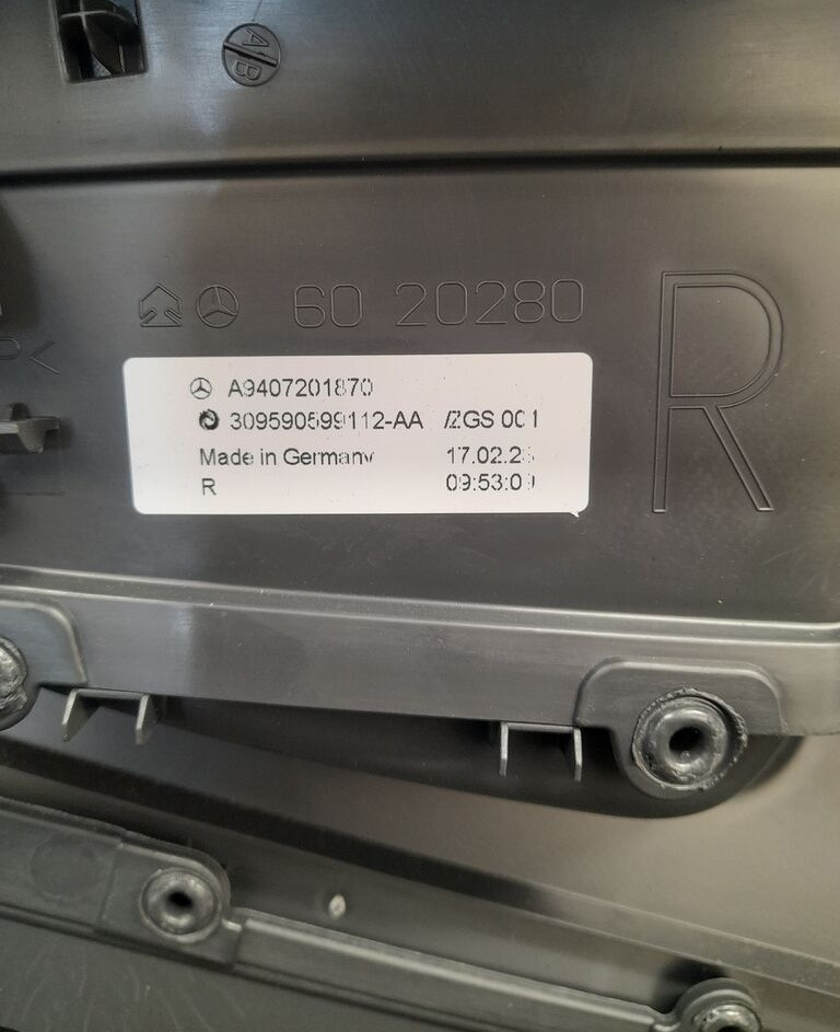 TAPICERKA PANEL DRZWI R Mercedes-Benz ATEGO A9407201870 - Дверь и запчасти для Грузовиков: фото 5 TAPICERKA PANEL DRZWI R Mercedes-Benz ATEGO A9407201870 - Дверь и запчасти для Грузовиков: фото 5