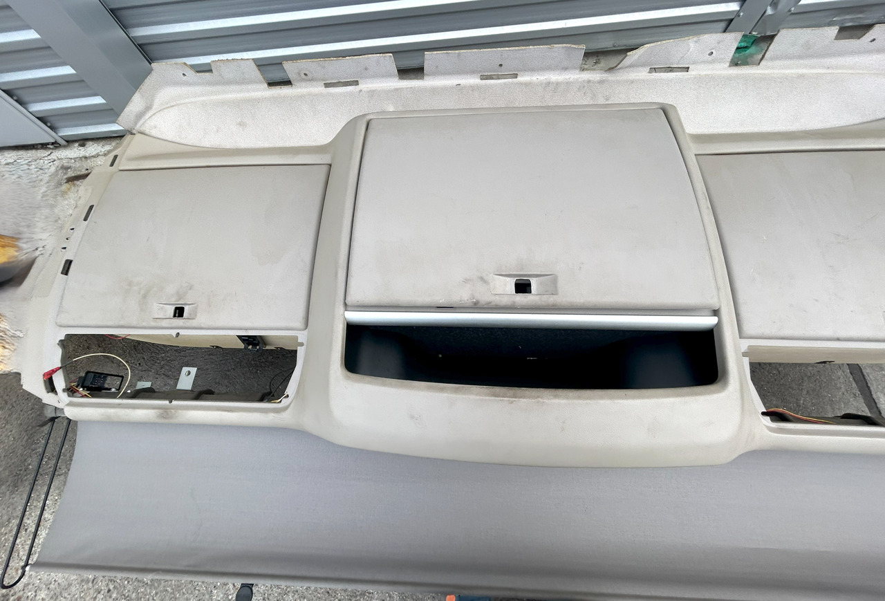 DAF XF 106 480 UPPER COCKPIT STORAGE SHELVES SHELF STORAGE CONSOLE BOARD SUPER SPACE CAB - Запчасти: фото 5 DAF XF 106 480 UPPER COCKPIT STORAGE SHELVES SHELF STORAGE CONSOLE BOARD SUPER SPACE CAB - Запчасти: фото 5