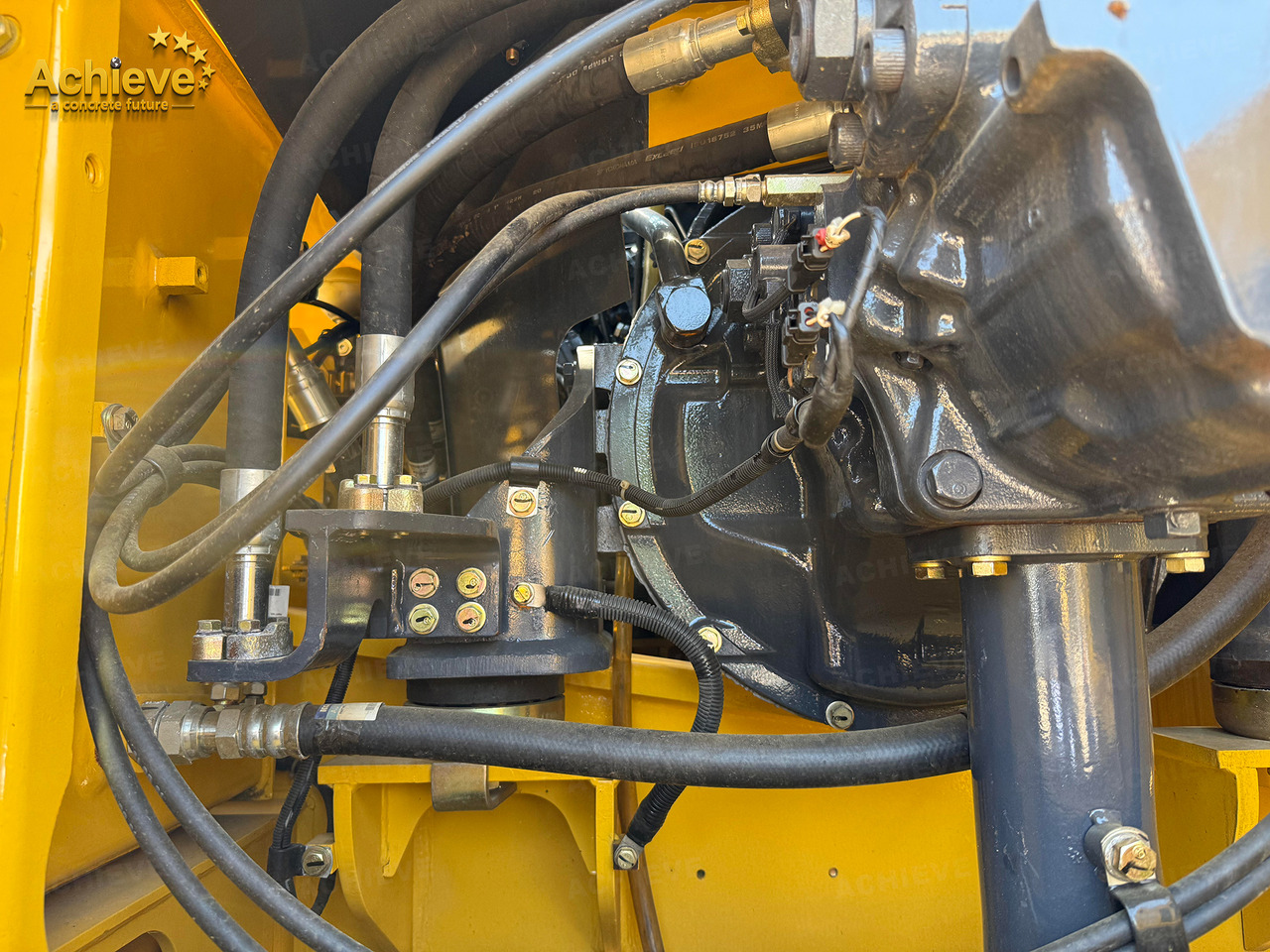 Гусеничный экскаватор KOMATSU Remanufactured Komatsu PC360-7 excavator 1.6 m³  180/1900 kw/rpm  33000 kg  7380 mm  227 kN  Komatsu SAA6D114E  605 L【ACHIEVE】 TOP CONDITION!!!: фото 26