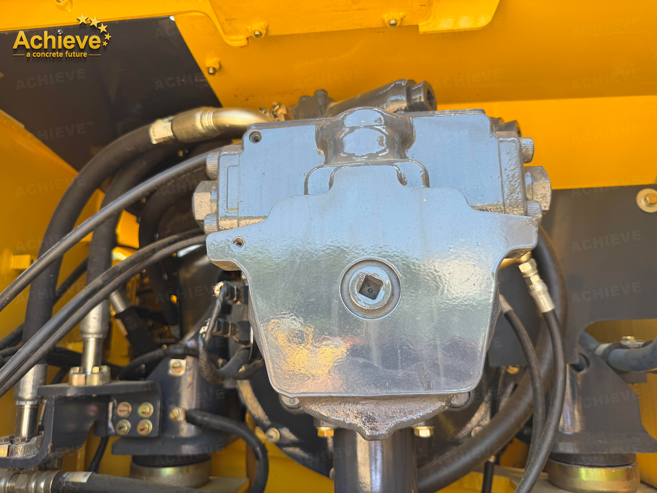 Гусеничный экскаватор KOMATSU Remanufactured Komatsu PC360-7 excavator 1.6 m³  180/1900 kw/rpm  33000 kg  7380 mm  227 kN  Komatsu SAA6D114E  605 L【ACHIEVE】 TOP CONDITION!!!: фото 27