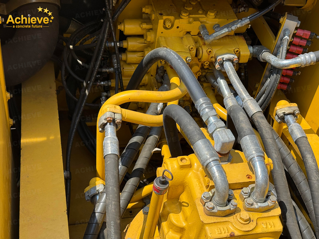 Гусеничный экскаватор KOMATSU Remanufactured Komatsu PC360-7 excavator 1.6 m³  180/1900 kw/rpm  33000 kg  7380 mm  227 kN  Komatsu SAA6D114E  605 L【ACHIEVE】 TOP CONDITION!!!: фото 32