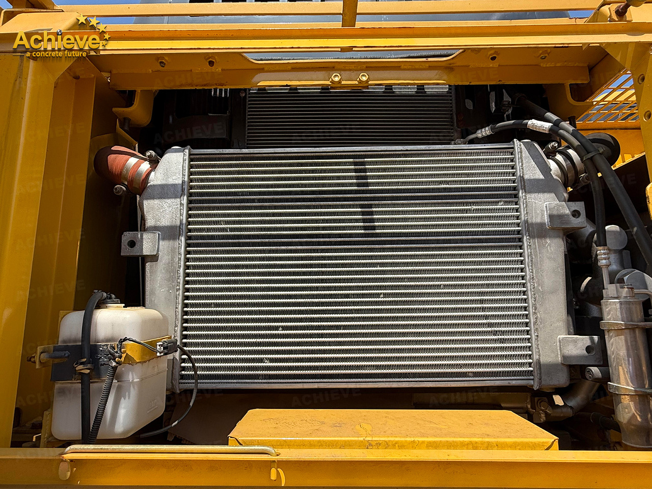 Гусеничный экскаватор KOMATSU Remanufactured Komatsu PC360-7 excavator 1.6 m³  180/1900 kw/rpm  33000 kg  7380 mm  227 kN  Komatsu SAA6D114E  605 L【ACHIEVE】 TOP CONDITION!!!: фото 24