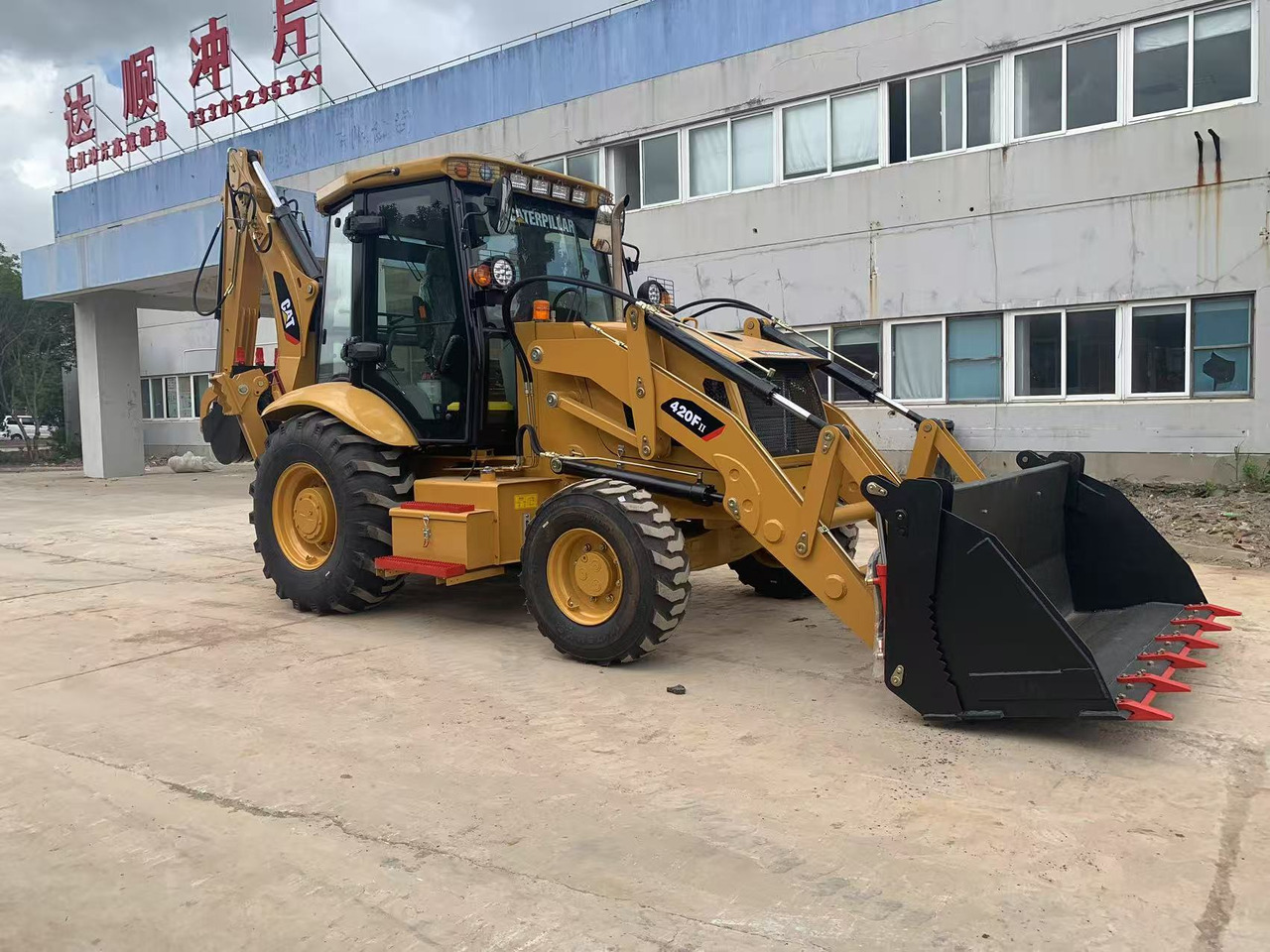 Caterpillar 420F, 420F2 Backhoe Loader with Telescopic Boom - Экскаватор-погрузчик: фото 4 Caterpillar 420F, 420F2 Backhoe Loader with Telescopic Boom - Экскаватор-погрузчик: фото 4