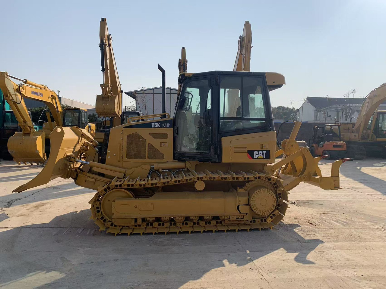 Caterpillar Bulldozer CAT D5G, D5K Good Price Japan Origin Tractor - Бульдозер: фото 2 Caterpillar Bulldozer CAT D5G, D5K Good Price Japan Origin Tractor - Бульдозер: фото 2