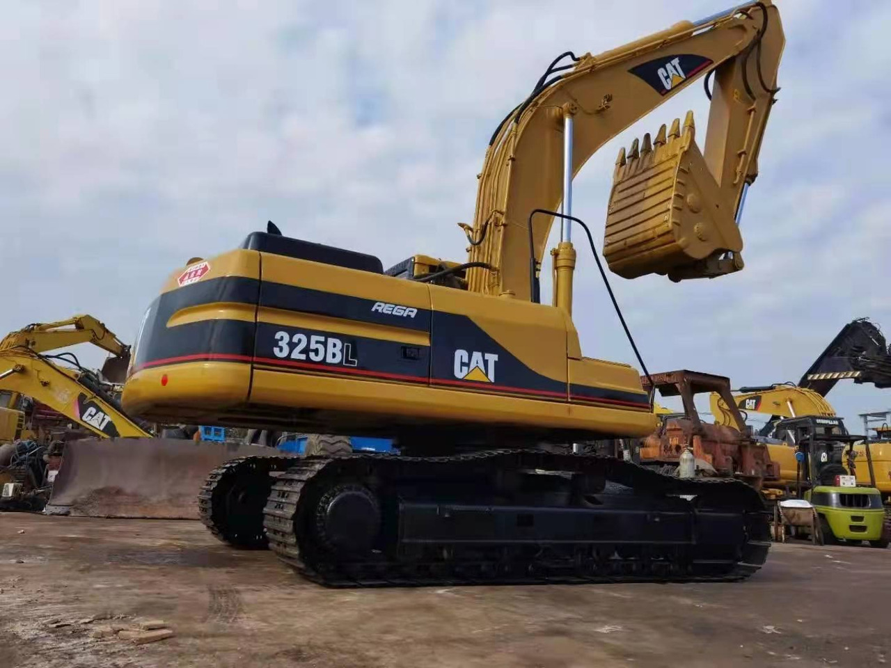 Caterpillar Excavator Secondhand Condition CAT 325BL, 330BL, 320BL - Гусеничный экскаватор: фото 3 Caterpillar Excavator Secondhand Condition CAT 325BL, 330BL, 320BL - Гусеничный экскаватор: фото 3