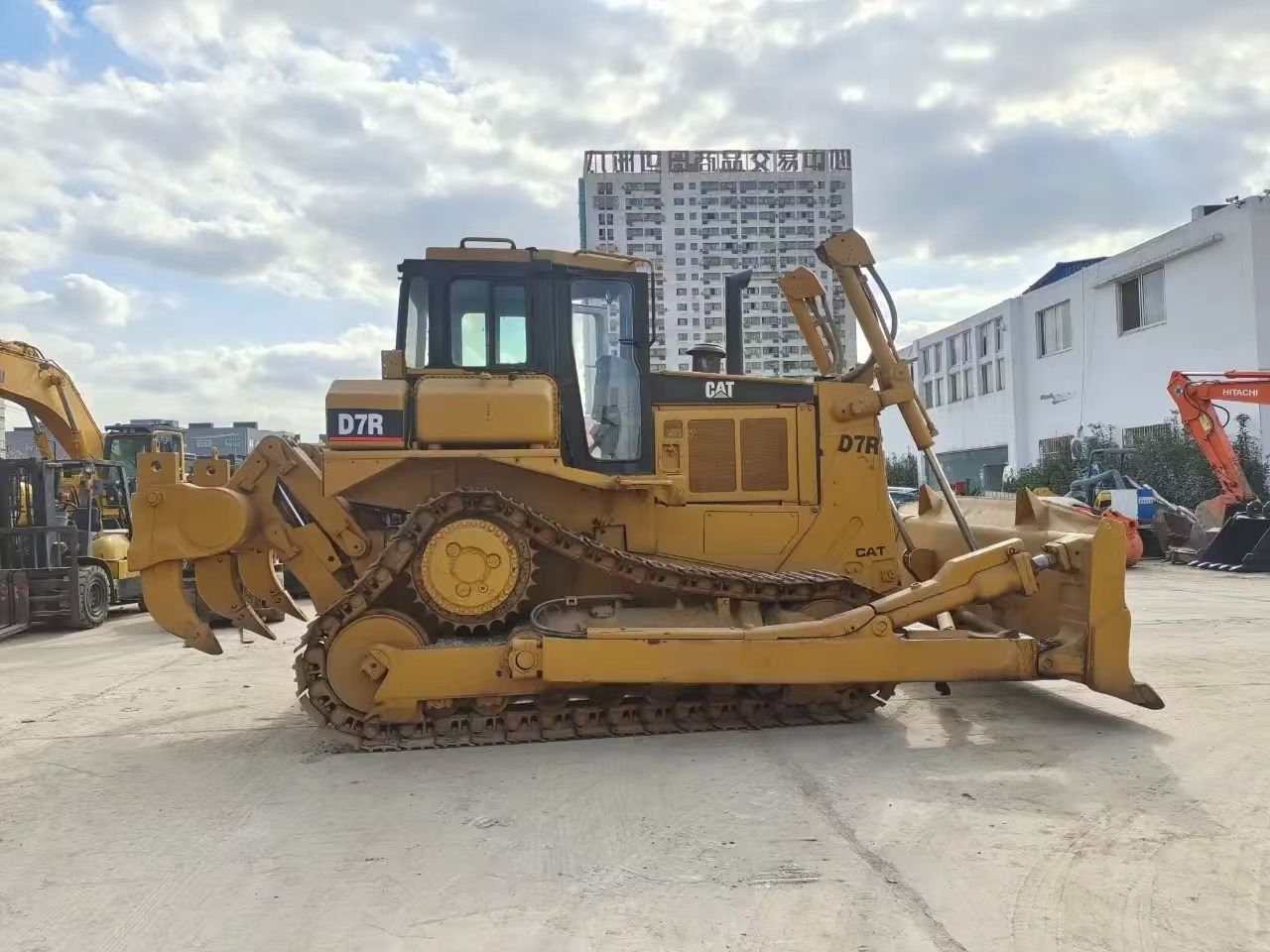 Caterpillar Secondhand Bulldozer CAT D7R Japan Origin Tracked Tractor - Бульдозер: фото 2 Caterpillar Secondhand Bulldozer CAT D7R Japan Origin Tracked Tractor - Бульдозер: фото 2