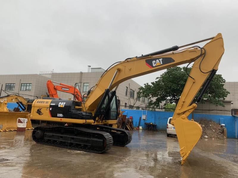 Caterpillar Used Excavator Cheap Price CAT 325D, 325BL Made in Japan - Гусеничный экскаватор: фото 1 Caterpillar Used Excavator Cheap Price CAT 325D, 325BL Made in Japan - Гусеничный экскаватор: фото 1