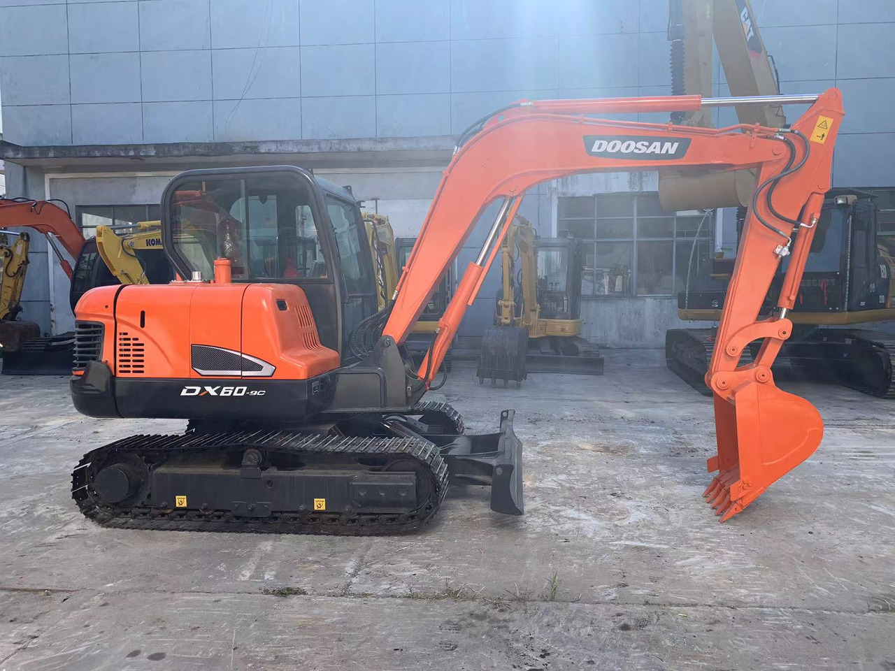 DOOSAN Mini Excavator Doosan DX60, DX55 - Гусеничный экскаватор: фото 1 DOOSAN Mini Excavator Doosan DX60, DX55 - Гусеничный экскаватор: фото 1