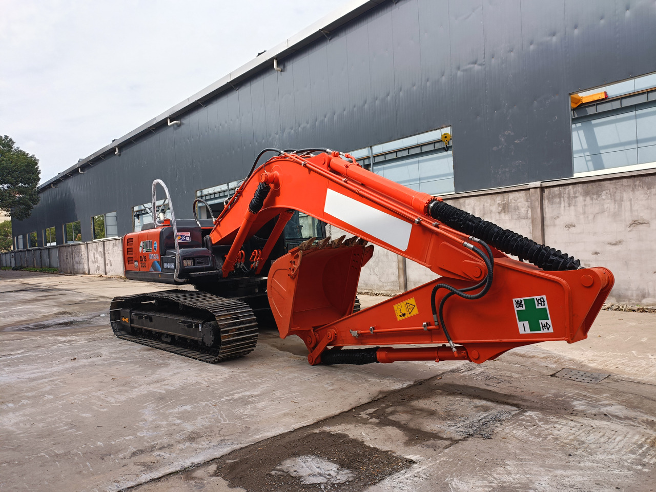 Hitachi ZX200 Used Condition Excavator Good Price - Гусеничный экскаватор: фото 2 Hitachi ZX200 Used Condition Excavator Good Price - Гусеничный экскаватор: фото 2