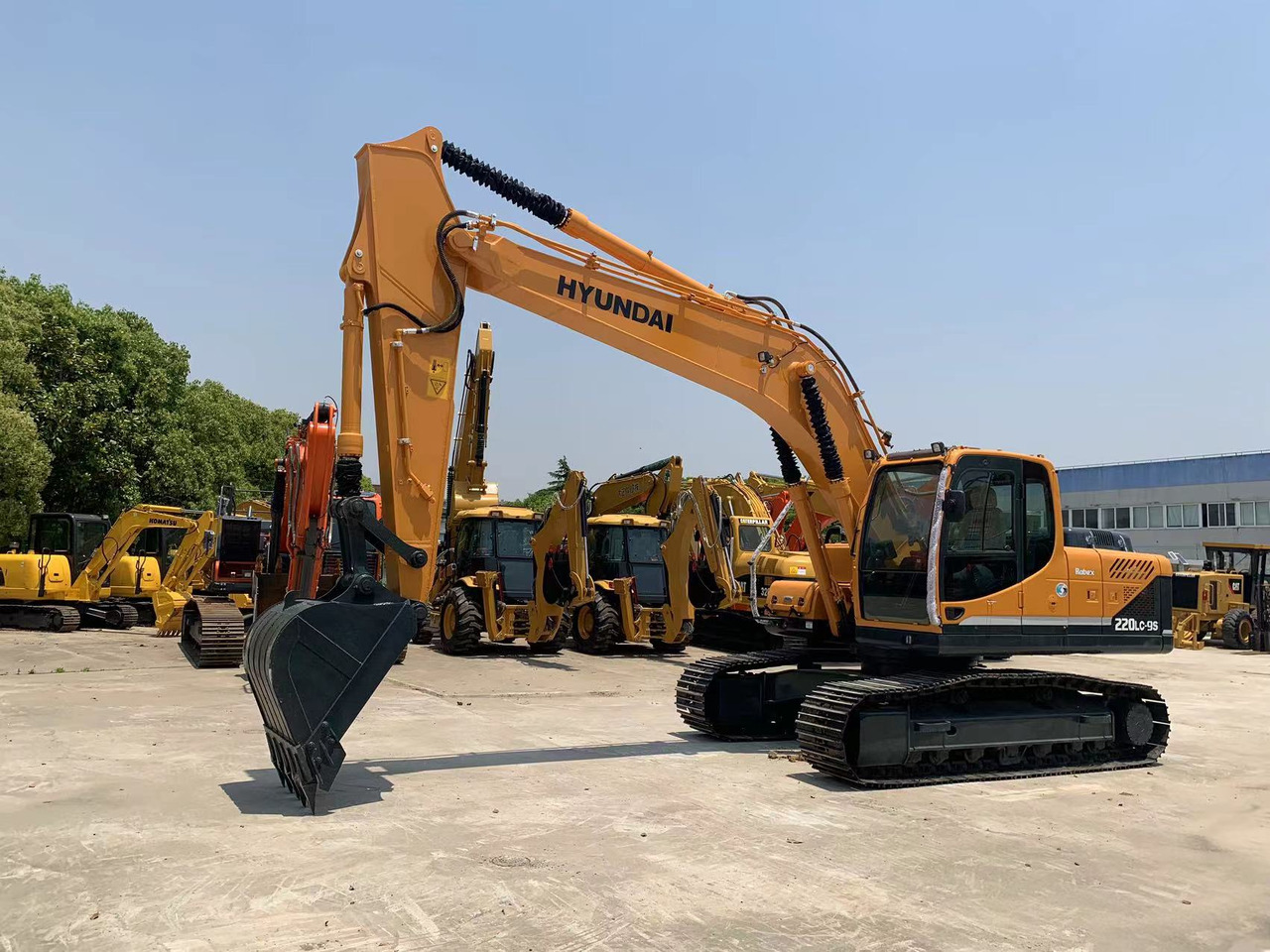Hyundai 22 ton Excavator 220LC-9S Good Condition Construction Machine - Гусеничный экскаватор: фото 1 Hyundai 22 ton Excavator 220LC-9S Good Condition Construction Machine - Гусеничный экскаватор: фото 1