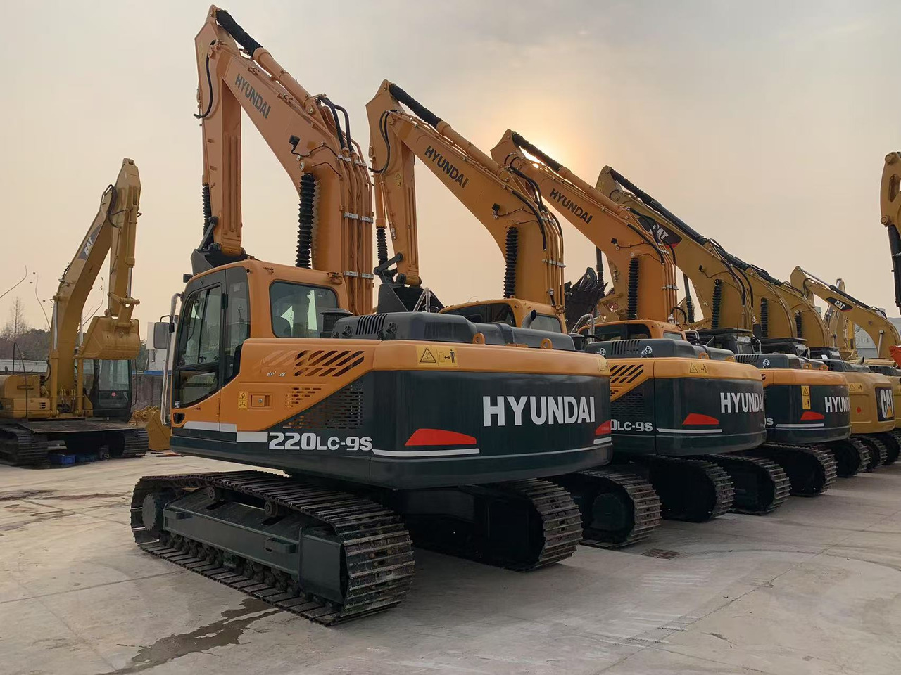 Hyundai Excavator 220LC-9S Secondhand Korea Machine - Гусеничный экскаватор: фото 5 Hyundai Excavator 220LC-9S Secondhand Korea Machine - Гусеничный экскаватор: фото 5