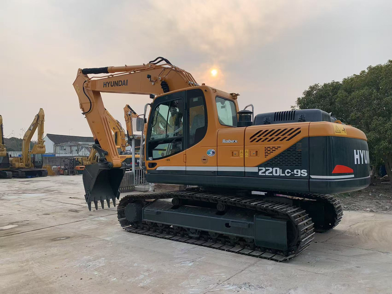 Hyundai Excavator 220LC-9S Secondhand Korea Machine - Гусеничный экскаватор: фото 3 Hyundai Excavator 220LC-9S Secondhand Korea Machine - Гусеничный экскаватор: фото 3