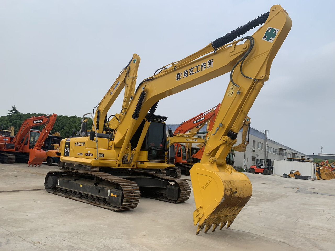 Komatsu PC240, PC220 Secondhand Excavator Good Price - Гусеничный экскаватор: фото 2 Komatsu PC240, PC220 Secondhand Excavator Good Price - Гусеничный экскаватор: фото 2