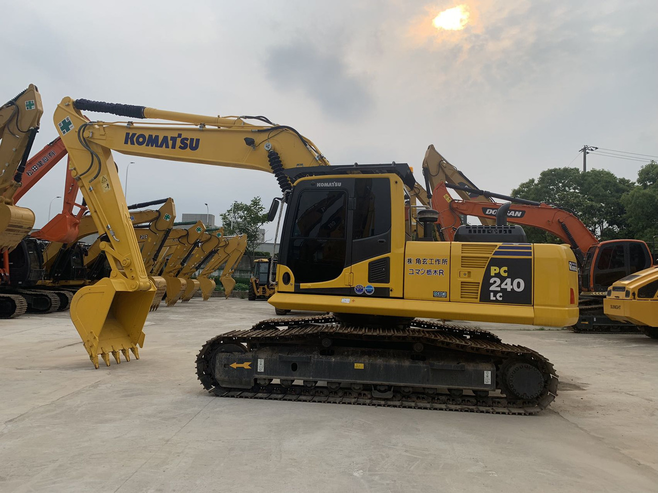 Komatsu PC240, PC220 Secondhand Excavator Good Price - Гусеничный экскаватор: фото 4 Komatsu PC240, PC220 Secondhand Excavator Good Price - Гусеничный экскаватор: фото 4