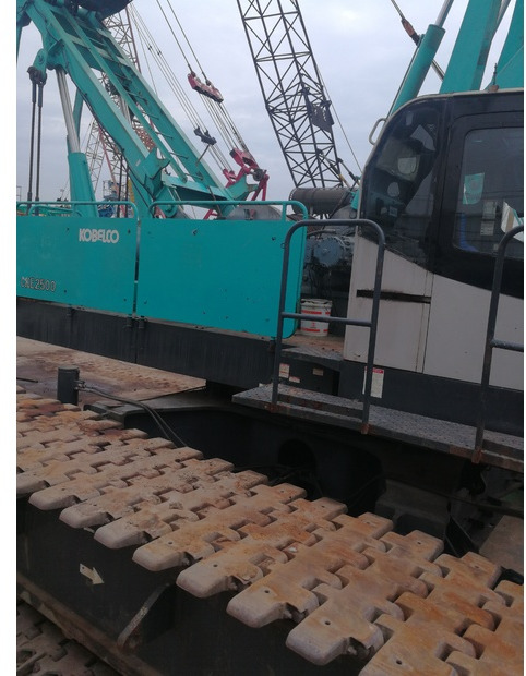 2012 KOBELCO CKE2500 - Гусеничный кран: фото 2 2012 KOBELCO CKE2500 - Гусеничный кран: фото 2