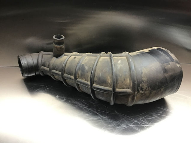 Liebherr Air Filter Hose - Впускная труба: фото 1 Liebherr Air Filter Hose - Впускная труба: фото 1