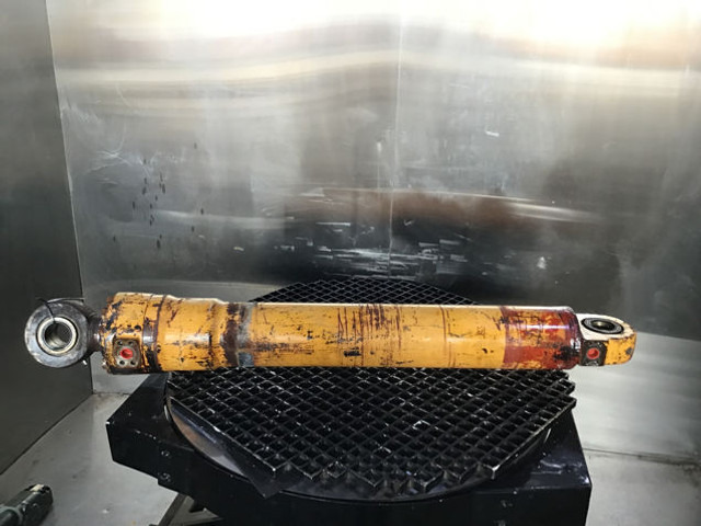 Гидравлический цилиндр Liebherr Cylinder: фото 6 Гидравлический цилиндр Liebherr Cylinder: фото 6