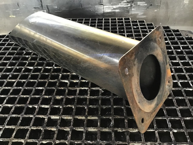 Liebherr Exhaust Pipe - Выхлопная труба: фото 1 Liebherr Exhaust Pipe - Выхлопная труба: фото 1