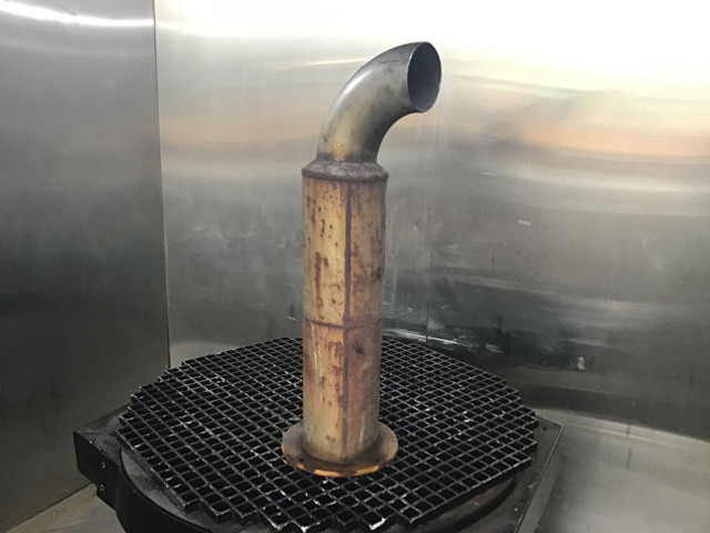 Liebherr Exhaust Silencer - Выхлопная труба: фото 1 Liebherr Exhaust Silencer - Выхлопная труба: фото 1