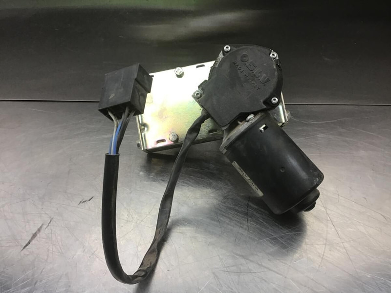 Liebherr L524 / L534 / L538 / L544 / L554 / L574 / L580 / L564 - Щетка стеклоочистителя: фото 1 Liebherr L524 / L534 / L538 / L544 / L554 / L574 / L580 / L564 - Щетка стеклоочистителя: фото 1