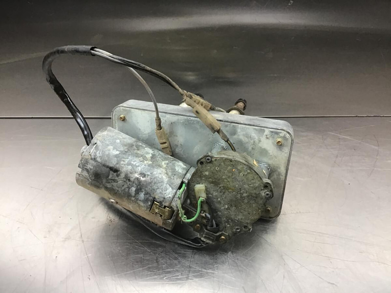 Liebherr LR631 B - Щетка стеклоочистителя: фото 1 Liebherr LR631 B - Щетка стеклоочистителя: фото 1