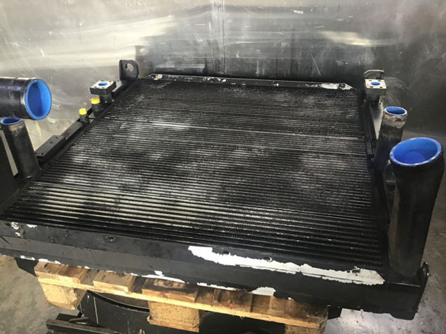 Liebherr Oil Cooler - Радиатор: фото 1 Liebherr Oil Cooler - Радиатор: фото 1