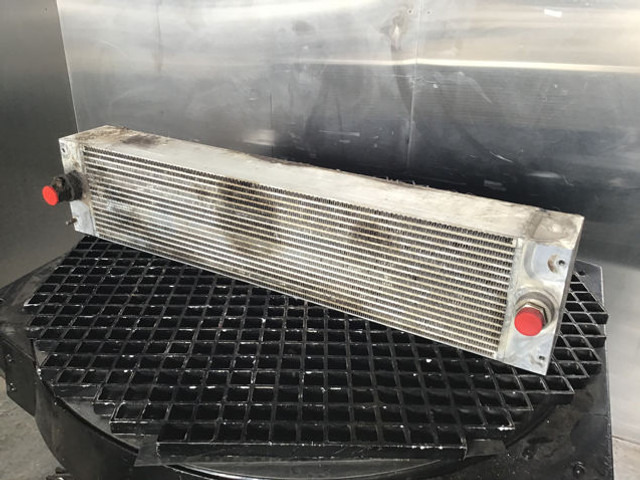 Liebherr Oilcooler - Масляный радиатор: фото 1 Liebherr Oilcooler - Масляный радиатор: фото 1