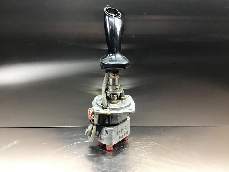 Liebherr Pilot Control Unit - Гидравлика: фото 1 Liebherr Pilot Control Unit - Гидравлика: фото 1