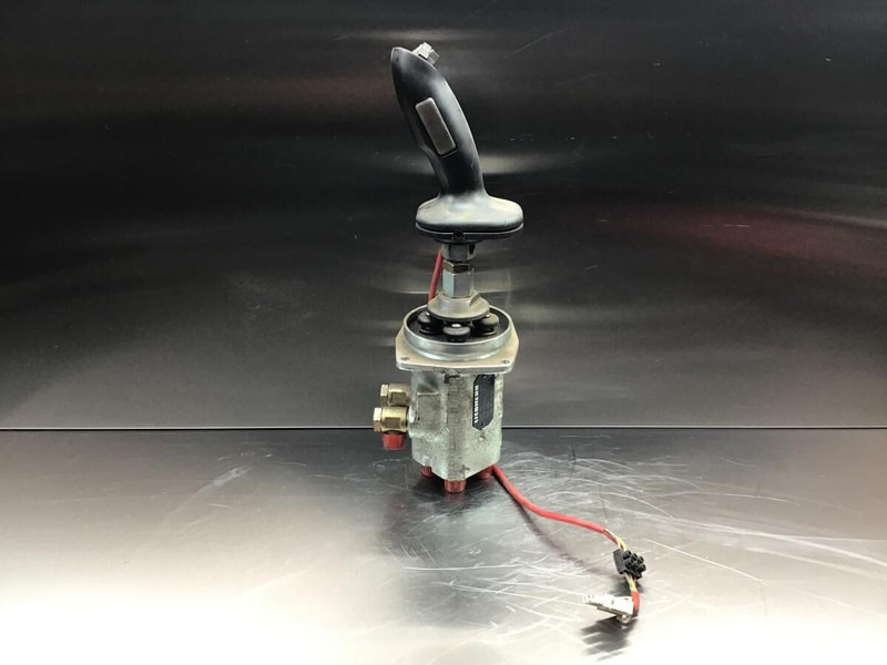 Liebherr Pilot Control Unit - Гидравлика: фото 1 Liebherr Pilot Control Unit - Гидравлика: фото 1