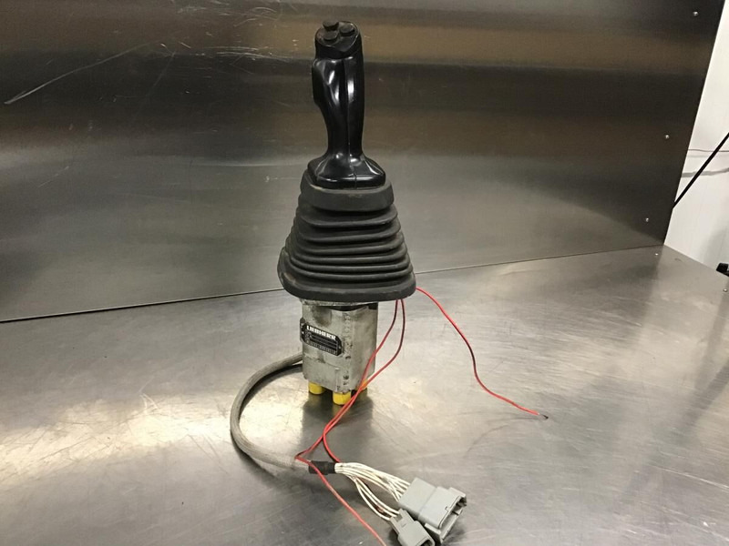 Liebherr Pilot Control Unit - Гидравлика: фото 1 Liebherr Pilot Control Unit - Гидравлика: фото 1