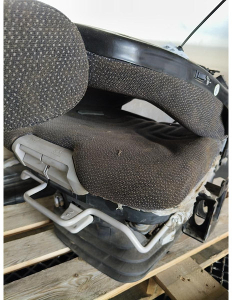 Liebherr R926 COMP - Сиденье: фото 3 Liebherr R926 COMP - Сиденье: фото 3