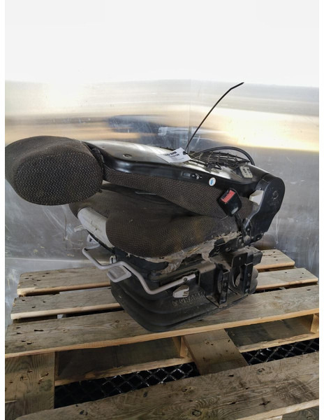 Liebherr R926 COMP - Сиденье: фото 1 Liebherr R926 COMP - Сиденье: фото 1