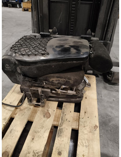 Liebherr R926 COMP / R946 LC / R946 LC-V / R946 NLC / R946 S-HD / R950 / R950 LC-V / R950 S-HD / R922 LC / R926 LC / R920 LC / R920 NLC / - Сиденье: фото 2 Liebherr R926 COMP / R946 LC / R946 LC-V / R946 NLC / R946 S-HD / R950 / R950 LC-V / R950 S-HD / R922 LC / R926 LC / R920 LC / R920 NLC / - Сиденье: фото 2