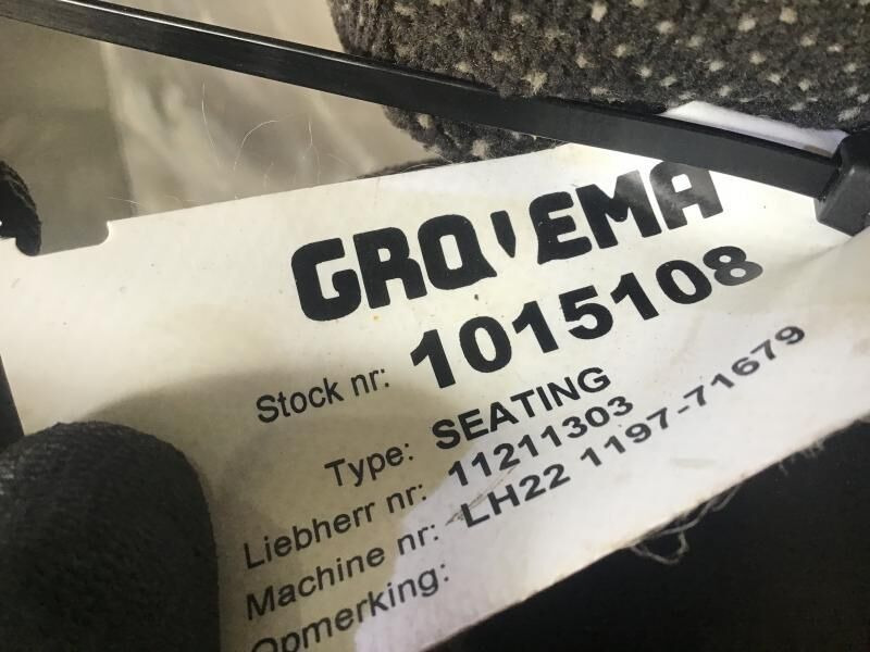 Liebherr R926 COMP / R946 LC / R946 LC-V / R946 NLC / R946 S-HD / R950 / R950 LC-V / R950 S-HD / R922 LC / R926 LC / R920 LC / R920 NLC / - Сиденье: фото 3 Liebherr R926 COMP / R946 LC / R946 LC-V / R946 NLC / R946 S-HD / R950 / R950 LC-V / R950 S-HD / R922 LC / R926 LC / R920 LC / R920 NLC / - Сиденье: фото 3