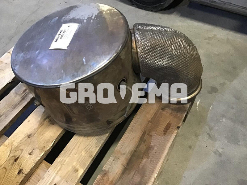 Liebherr R946 LC / R946 LC-V / R946 NLC - Глушитель/ Выхлопная система: фото 1 Liebherr R946 LC / R946 LC-V / R946 NLC - Глушитель/ Выхлопная система: фото 1