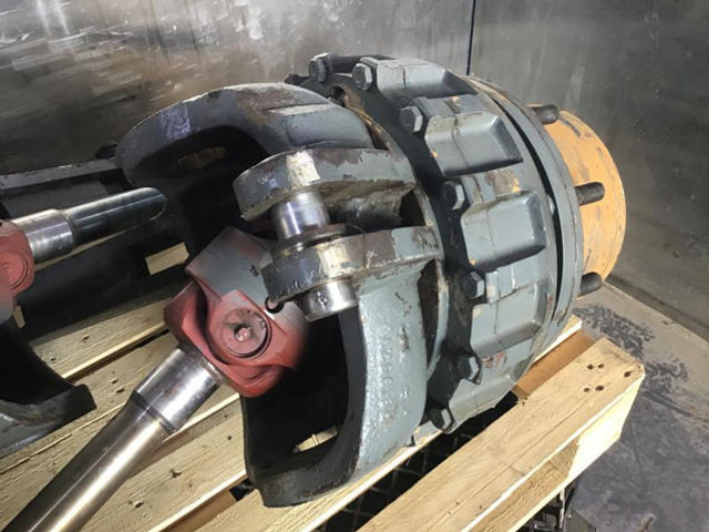 Liebherr Steering House Left - Поворотный кулак: фото 1 Liebherr Steering House Left - Поворотный кулак: фото 1